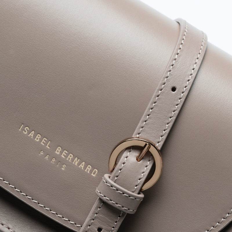 Isabel Bernard Montmartre Sac bandoulière Montmartre Manon en cuir tanné végétal taupe IB21116-zoom-