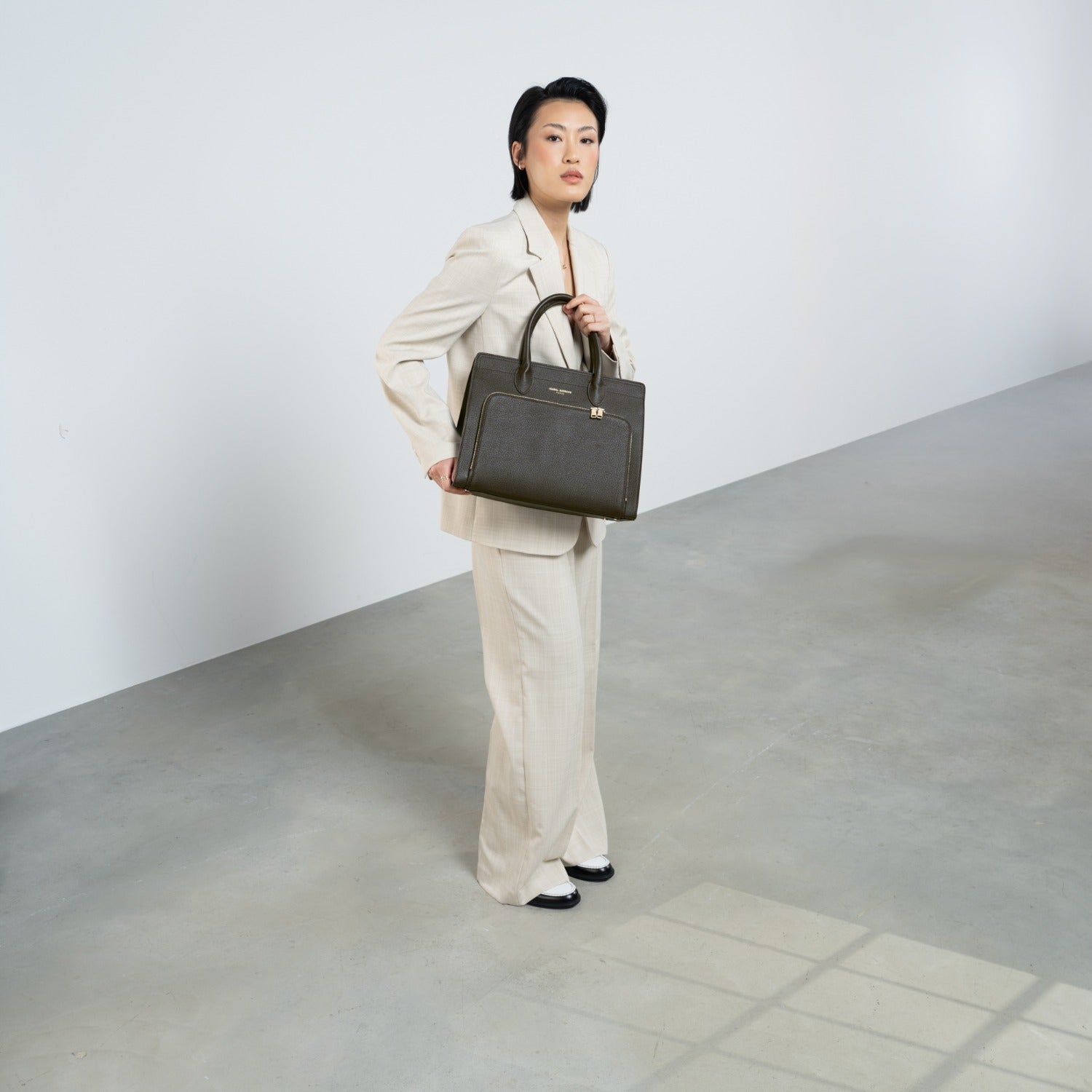 Isabel Bernard Honoré Nadine dark brown calfskin leather handbag with 13 inch laptop compartment IB25110-031-13