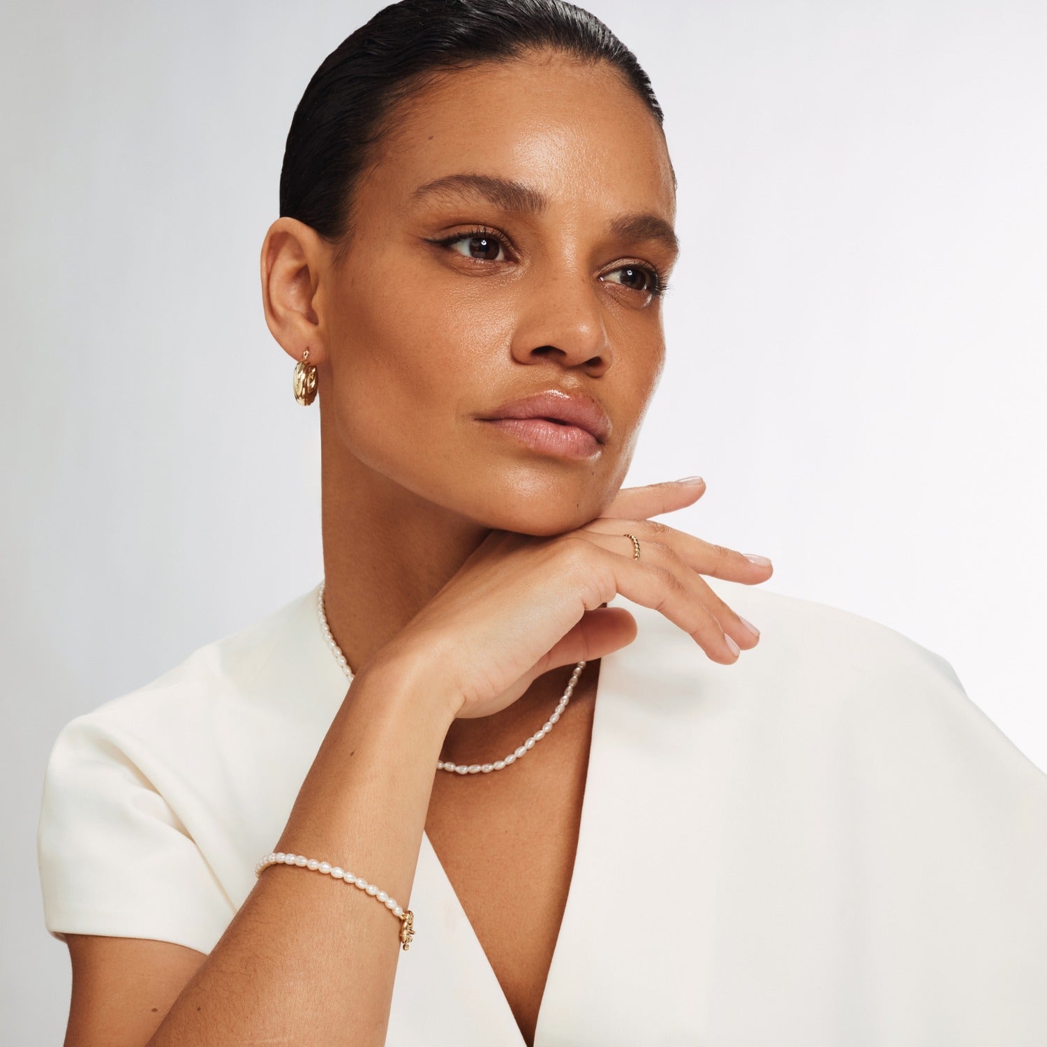 Isabel Bernard Cadeau d'Isabel 14 karat gold necklace and bracelet gift set with freshwater pearls IB90174