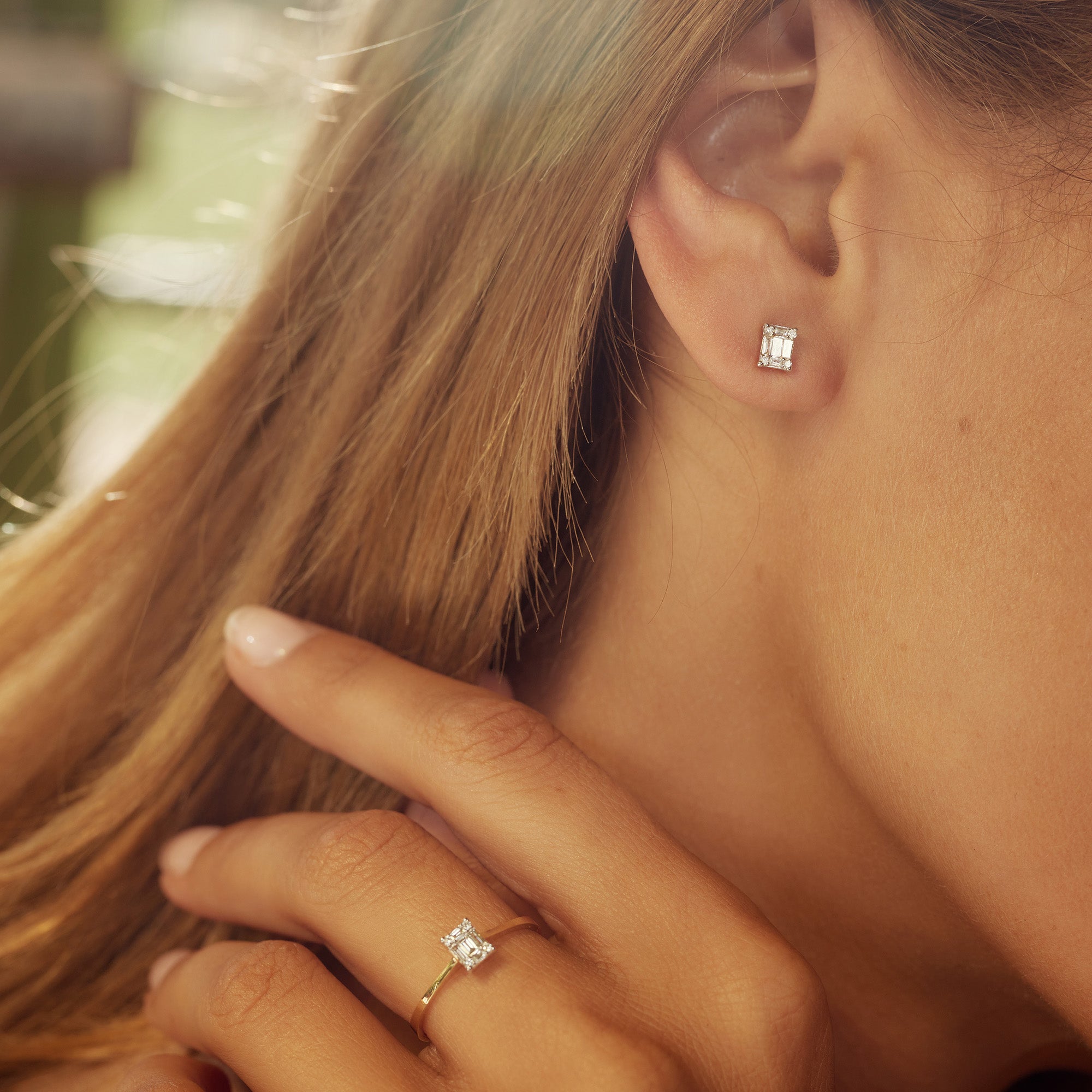 Isabel Bernard De la Paix Maxime 14 Carat Golden Ear Studs | diamond 0.19 ct | IBD360020