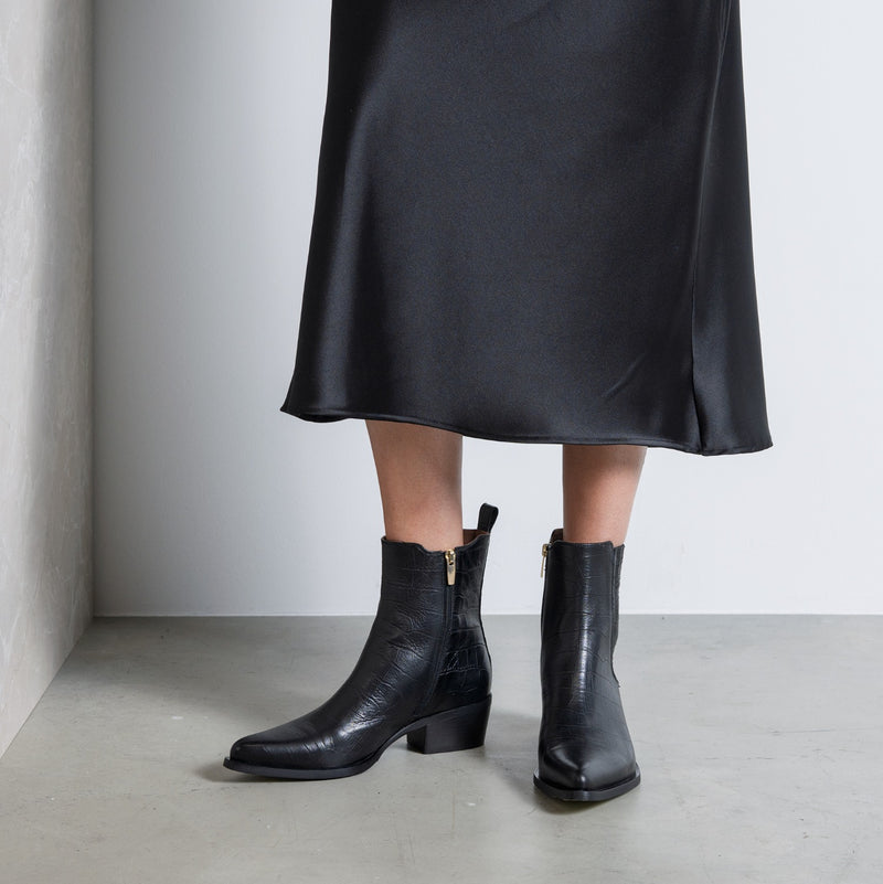 Isabel Bernard Bottes Amandine en cuir de veau noir croco IB53010-201-36-zoom-