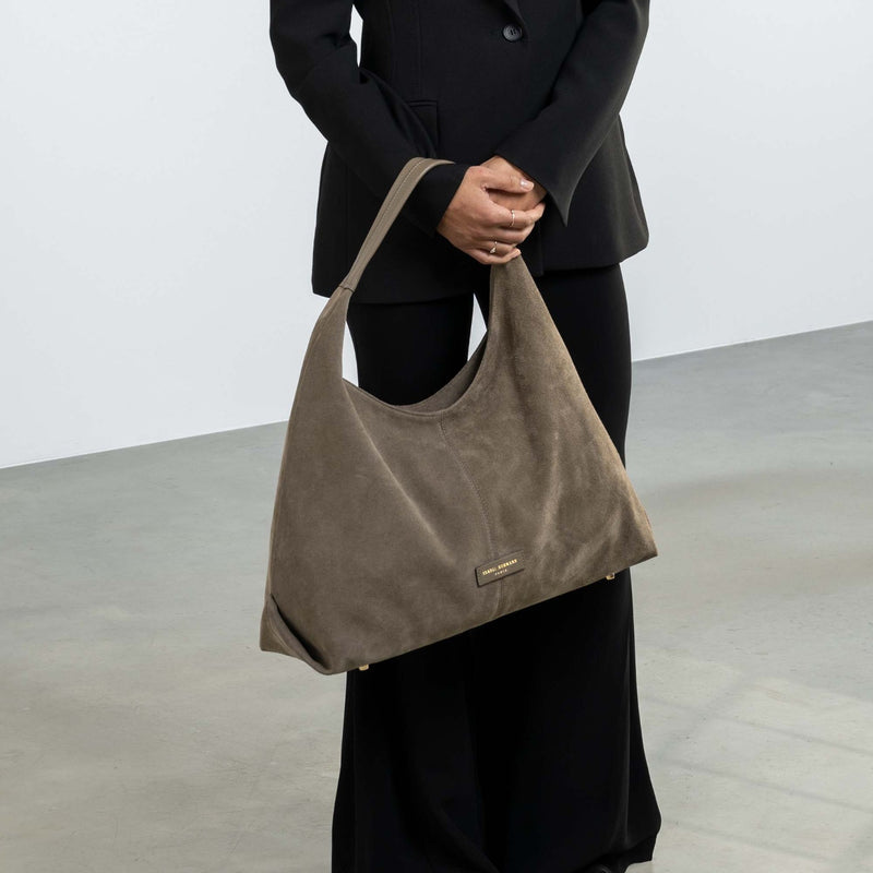 Isabel Bernard Honoré Grace sac bandoulière en suède taupe IB25093-178-zoom-