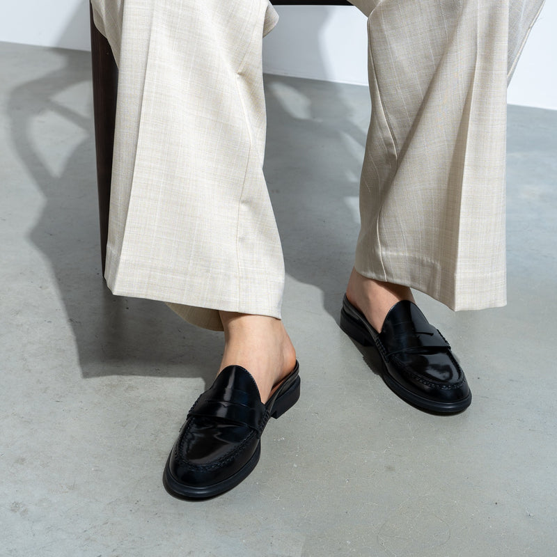 Isabel Bernard Vendôme Blandine mules noires en cuir spazzolato IB51016-601-35-zoom-