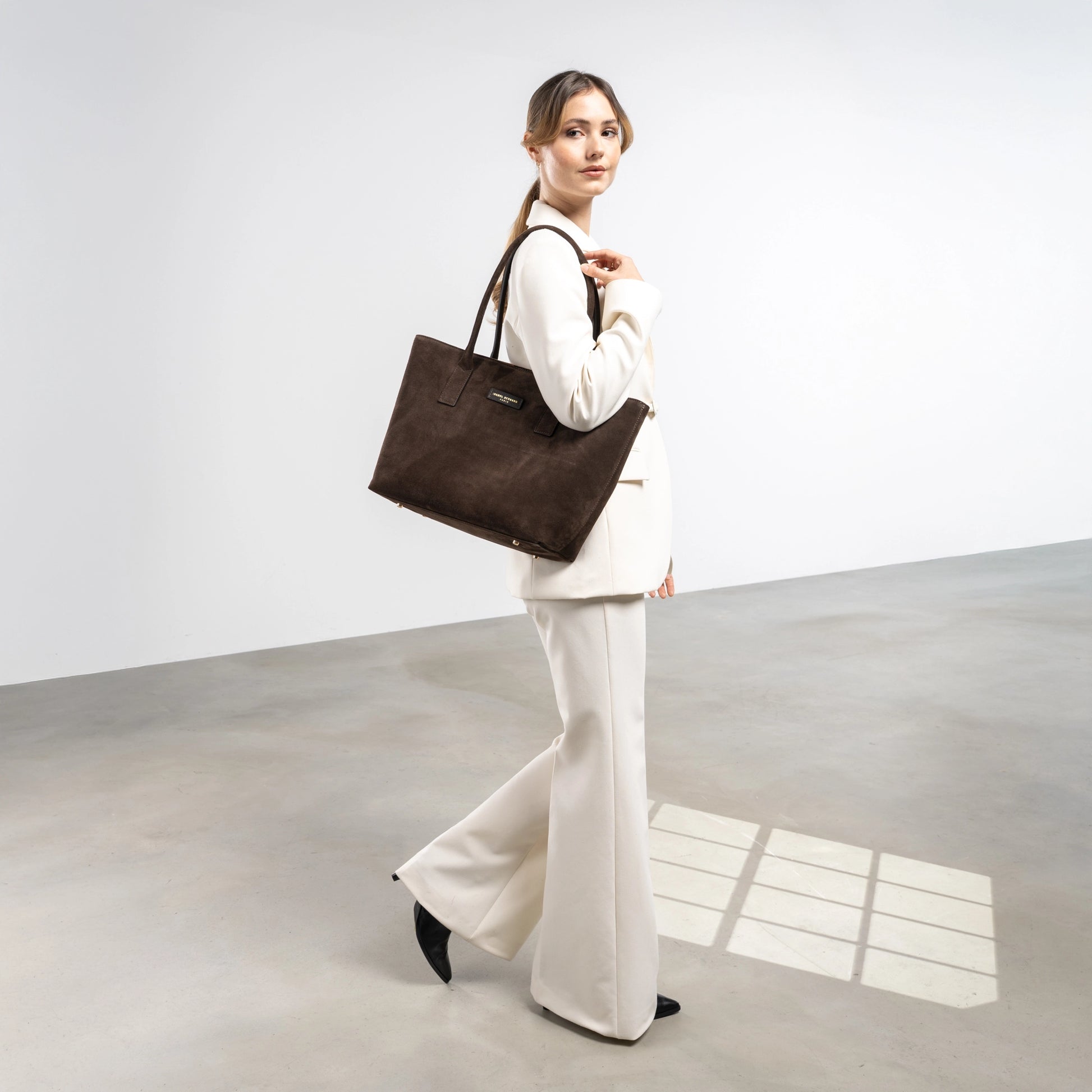 Isabel Bernard Honoré Elin Dark Brown Suede shoulder bag IB25111-131