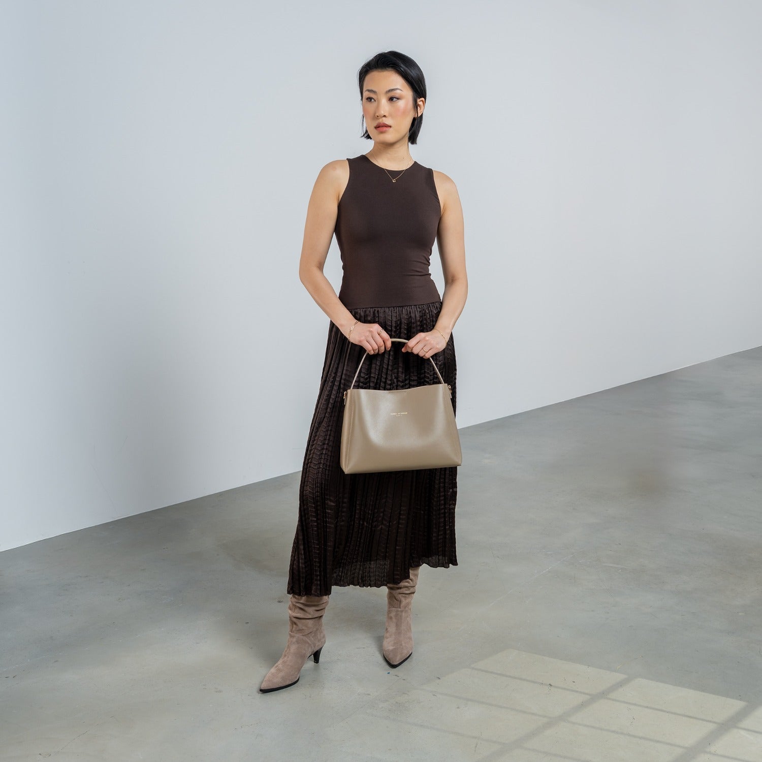 Isabel Bernard Montmartre Béatrice taupe vegetable tanned leather handbag IB25095-378