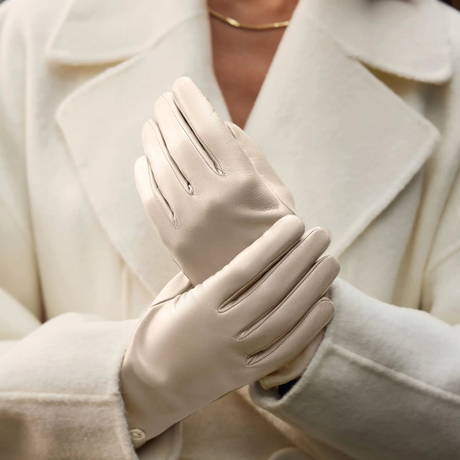 Isabel Bernard Honoré Eleanor cream goatskin leather gloves IB67000-372-8