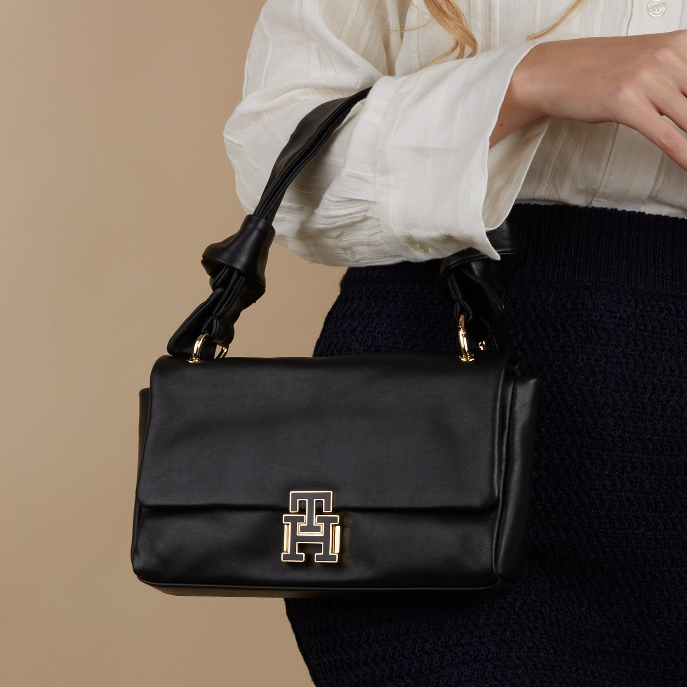 Tommy Hilfiger Pushlock Black Shoulder Bag AW0AW15685BDS