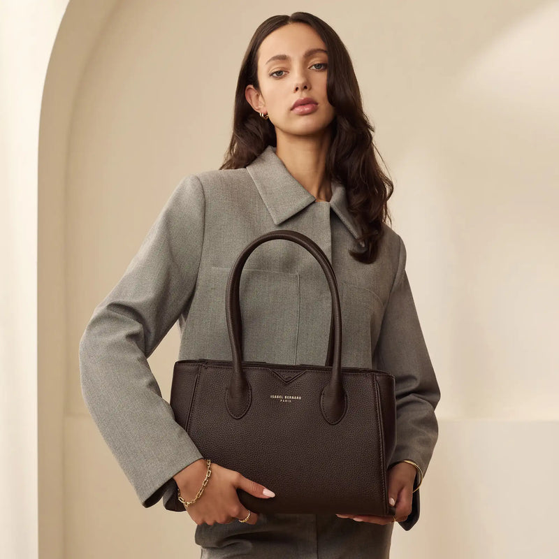 Isabel Bernard Sac à main Cloe Midi en cuir de veau marron IB25082-031-zoom-